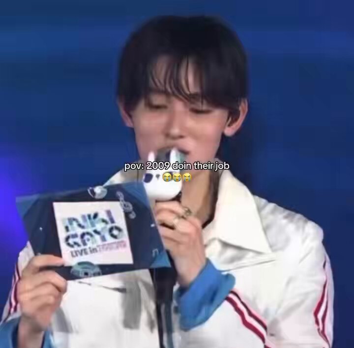 เมื่อคืนพี่จูฮุนเพิ่งพุดไปว่าเอาออมกับอันไปอยู่ด้วยกันแล้วไม่สบายใจเท่าไรเลย ขอแค่ไม่ทำไรแปลก ๆ ก็พอ สรุป น้องออมลิ้นพัน กอนโฮทำสคริปต์ตก น้องอีซอต้องยืนถือสคริปต์ให้อ่าน จะบ้าาา5555555555555555