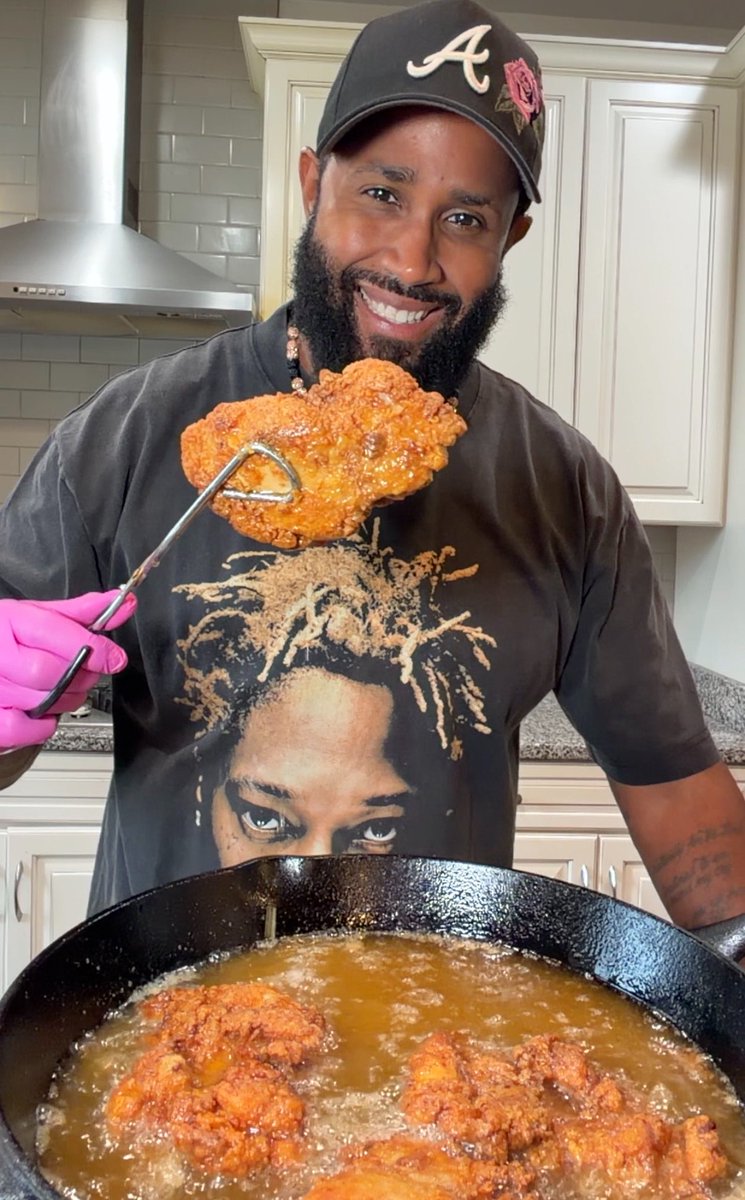 🔥🐔Spicy fried chicken sandwich…. because we got Popeyes at home.