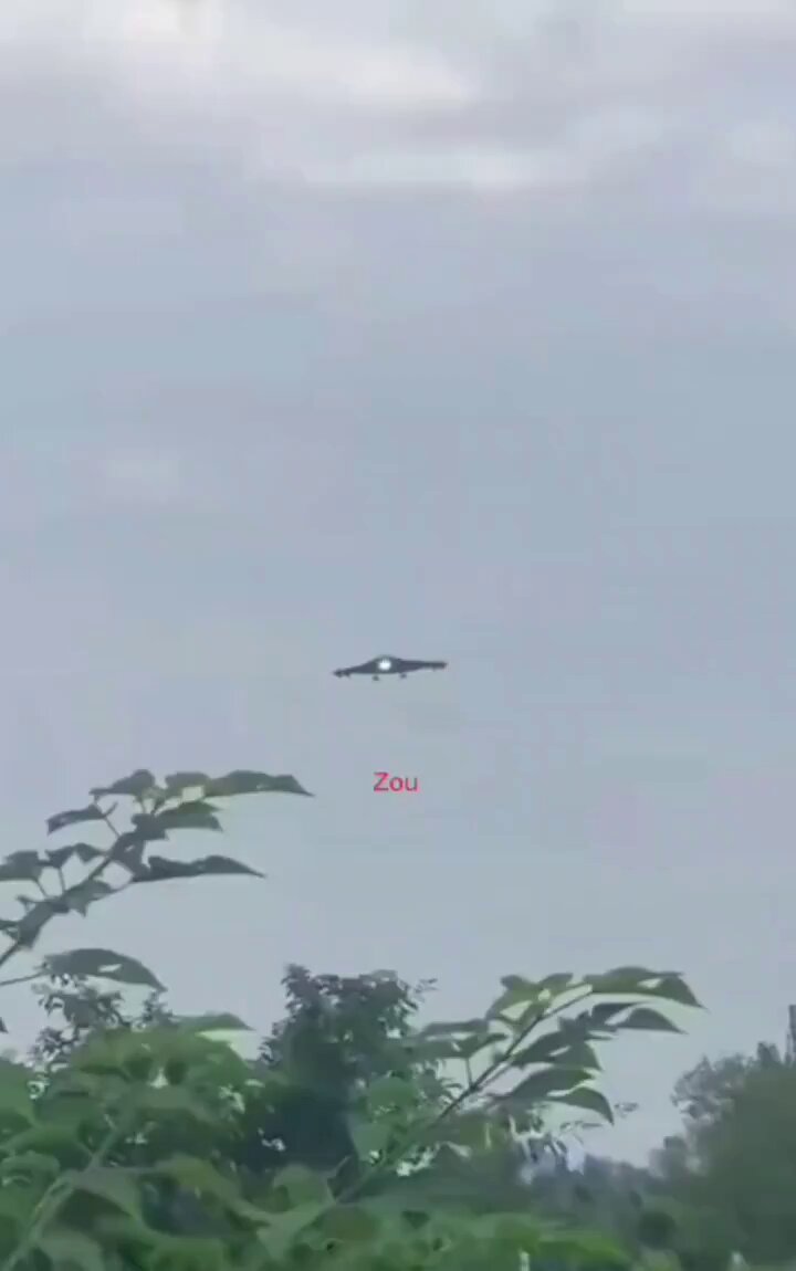 🇨🇳 Chiński myśliwiec szóstej generacji Chengdu J-36 o numerze seryjnym „36011”.