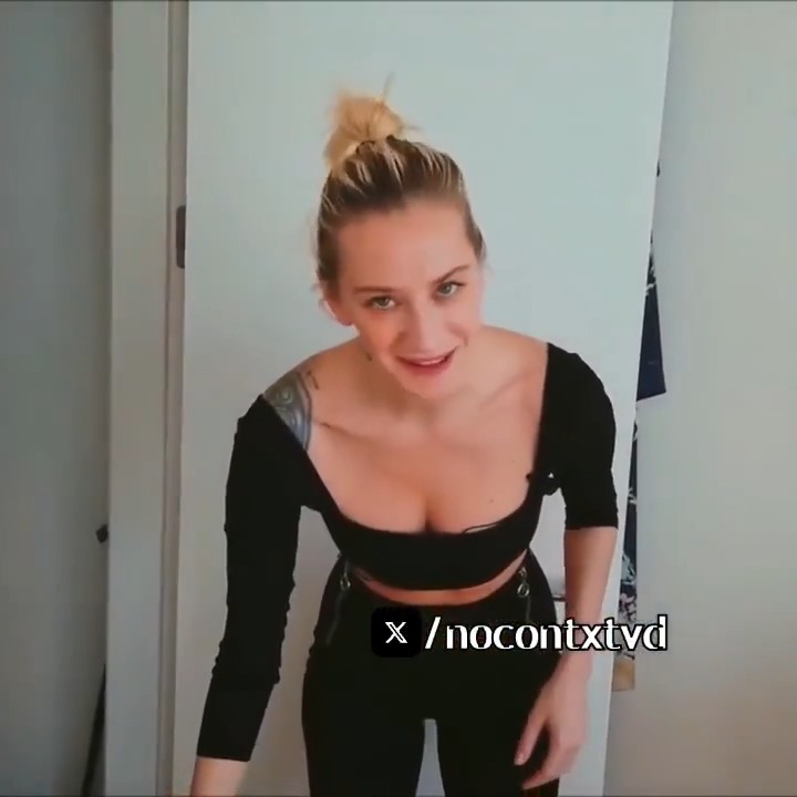 Didem Soydan’ın azgınlık seviyesi her seferinde hayrete düşürüyor amk, kadının gözlerinden bile alev çıkıyor, yatakta deccal gibi sevişiyordur bu