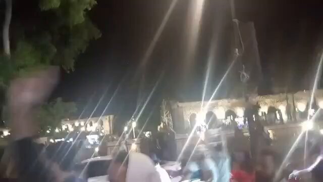 تجدد المظاهرات في #حماة لليوم الثاني على التوالي للمطالبة بالأفراج عن المعتقلين. لو كانت هذه المظاهرات في ريف حماة لرأيت صفحات الشركاء كلهم يغطونها ويجعلونها ترند، وحتى الحكومة كانت ستلجأ للتهدئة. ولكن عندما تكون المشكلة تتعلق بأبناء مدينة حماة، فهؤلاء يستحقون تدمر وصيدنايا وترباية القرود السود فيهم.
