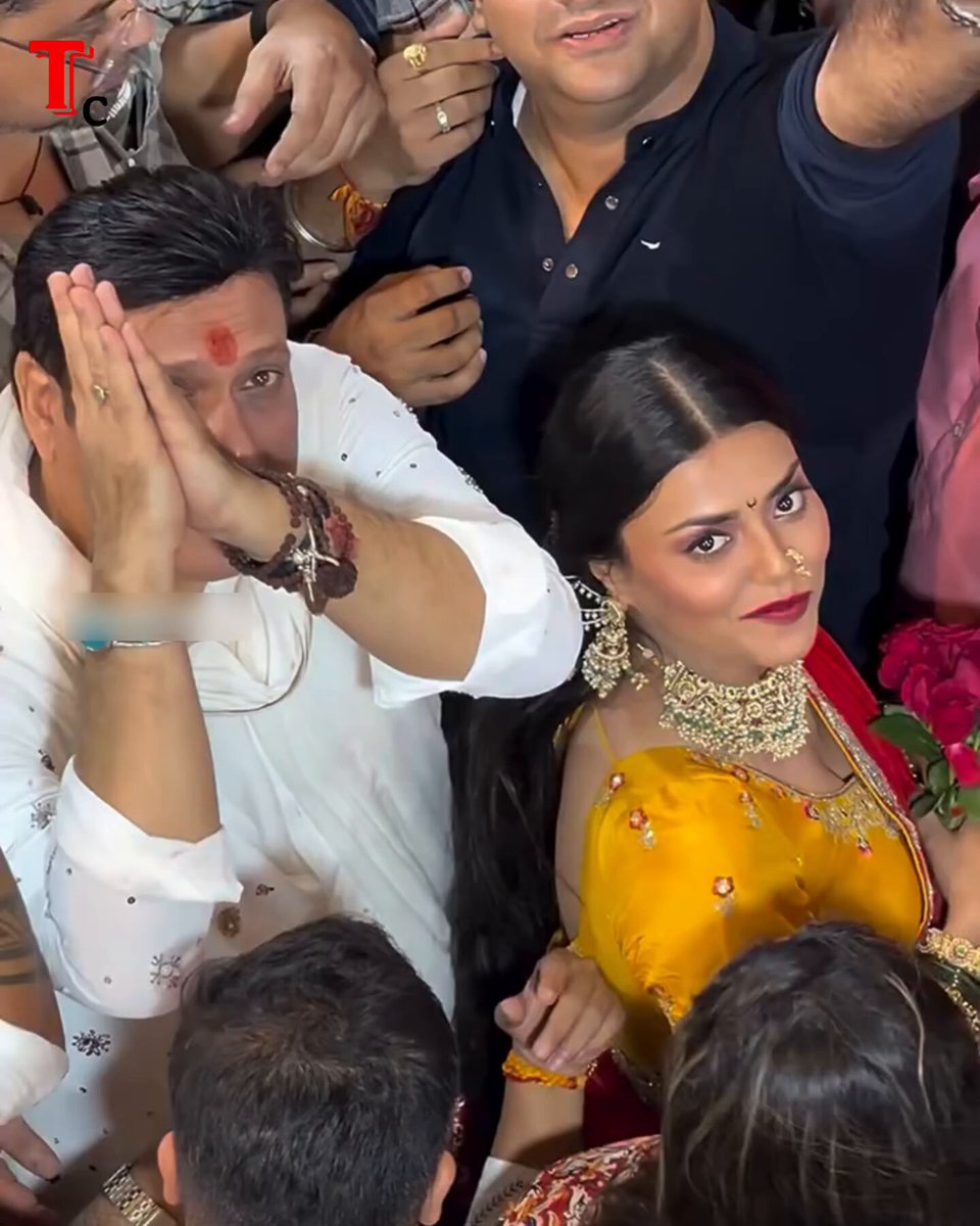 She Returned Wearing 𝗦𝗶𝗻𝗱𝗼𝗼𝗿 😱 Govinda and his girlfriend went to seek Bappa’s blessings. She arrived in a simple look but returned wearing sindoor. Did Govinda secretly marry her? 🤯