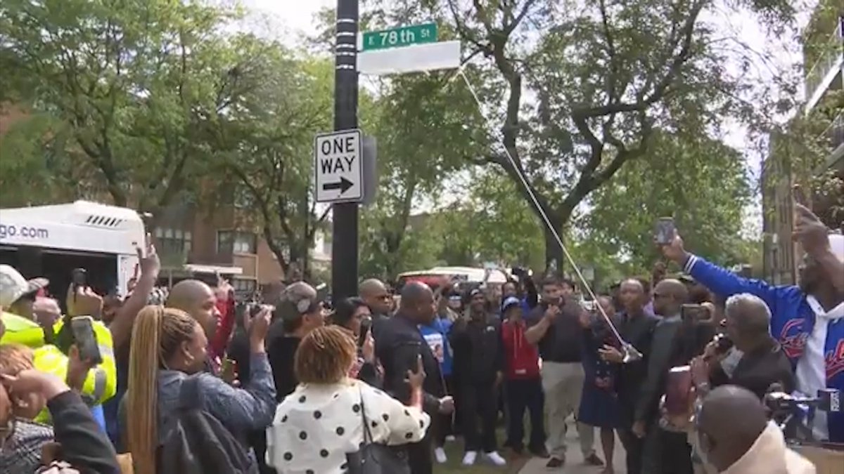 A street in Chicago was renamed today in honor of Kanye West’s mother, Dr. Donda West. ❤️ 🎥: Fox 32 Chicago