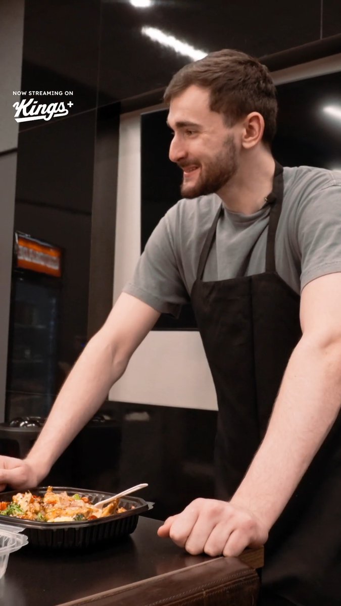 making teriyaki chicken bowls with da rooks is serious business 👨🍳🤣 ⠀ watch the full video exclusively on 📲
