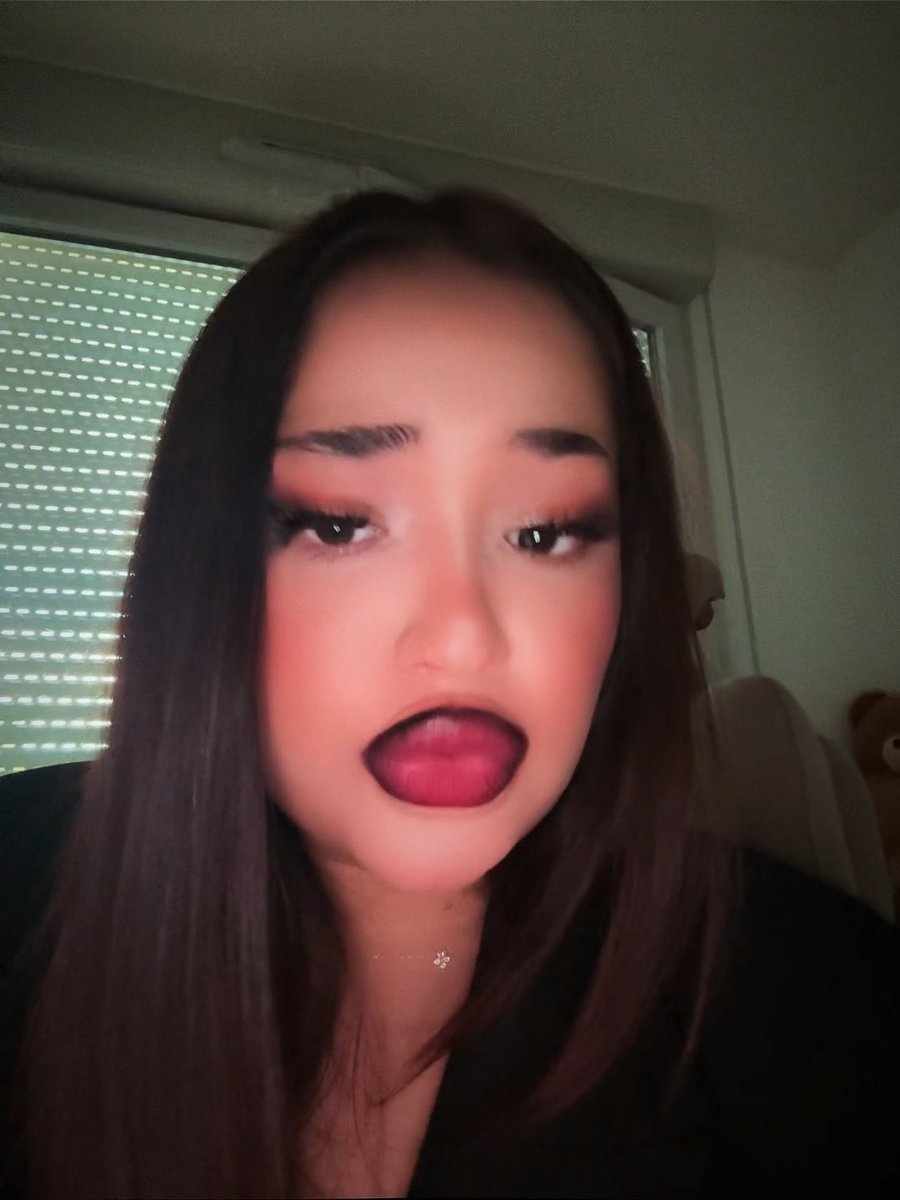 nouveau compte nouvelle verif .. quoiqu’il en soit je vais devoir re remplir de contenues ce compte pour que tu puisse bien goon sur mommy gros loser. findom