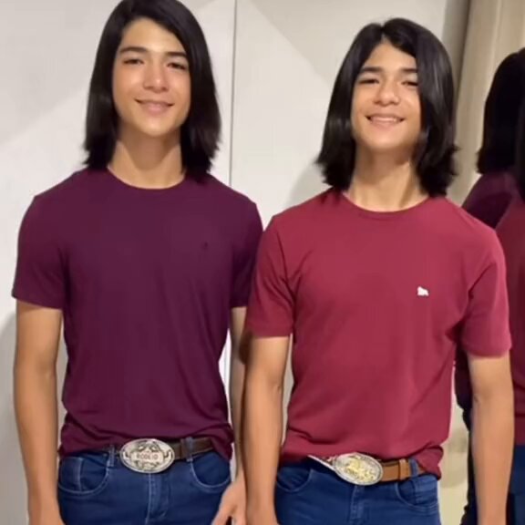 Bangchan e Felix assim enquanto o resto do Stray Kids ta no exército