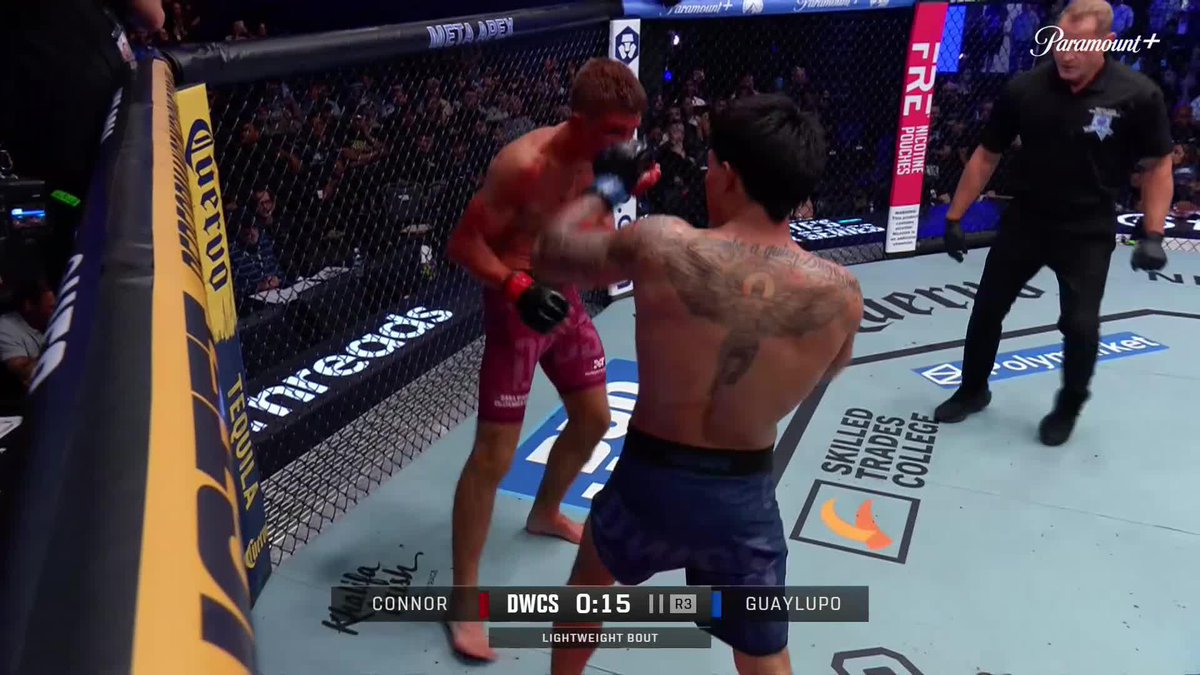 Dana White and Hunter Campbell are on their feet 👏 What a fight! 📺: #DWCS on Paramount+