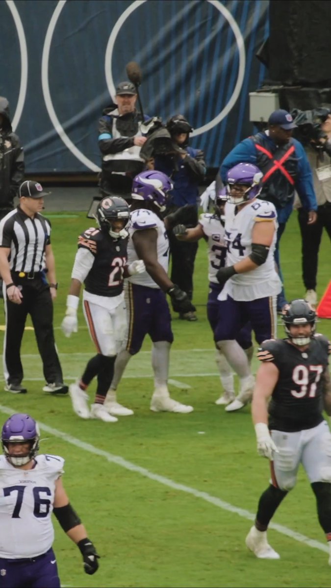 Dirty, grimey Minnesota football, man. Donovan Jackson 📺: