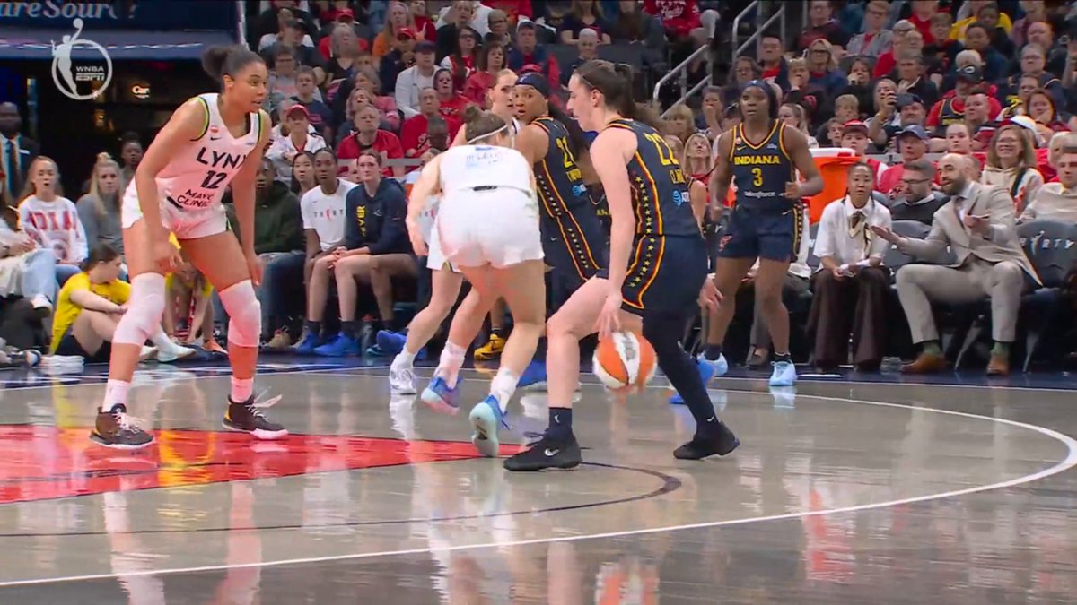 Caitlin Clark mid-range 😤 Catch the second half of Lynx-Fever on ESPN and the ESPN App 🍿