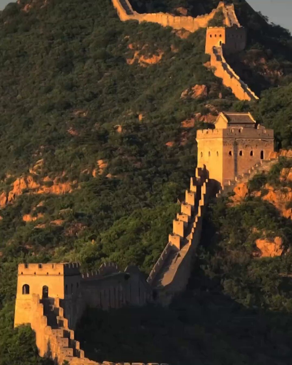 【跨越太平洋的握手】 Looking ahead to President Xi Jinping's visit to the United States, the Ministry of Foreign Affairs of China released a high-impact video. 瞩望习近平主席美国之行，中国外交部发布重磅视频。 #XiJinping #大国外交 #China #USA