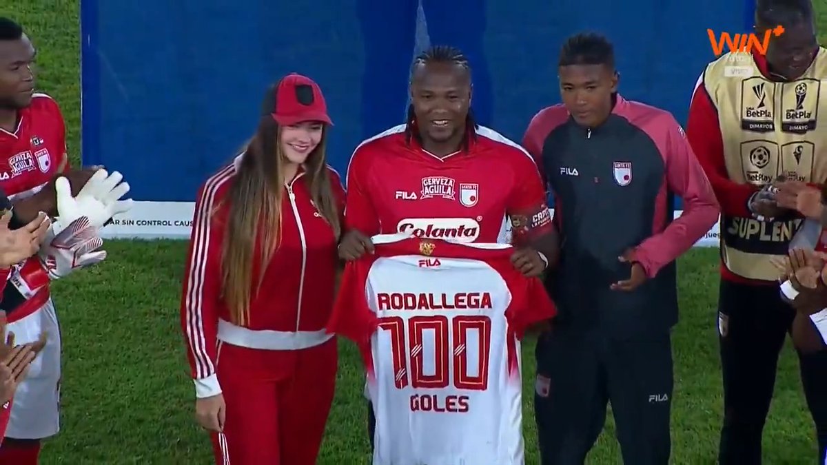 🔥⚽El homenaje a Hugo Rodallega por llegar a los 100 goles en la Primera División de Colombia. 📺Disfruta de #LALIGAxWIN en nuestra señal de Win, Win+Fútbol y