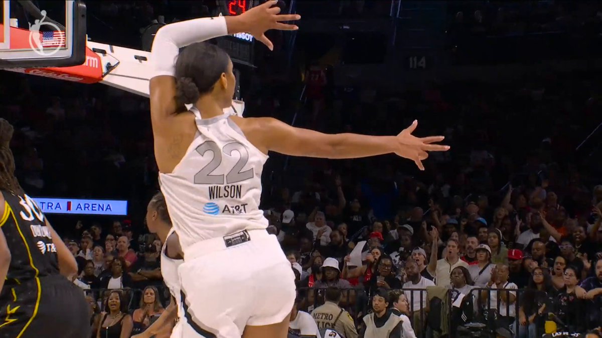 A'ja Wilson. AUTOMATIC 😤 Wait for the celly 😅