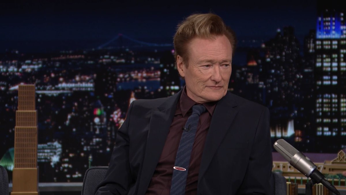 .Conan O'Brien kept getting interrupted while talking to Paul McCartney at the #SNL50 party 😂 Saturday Night Live #FallonTonight