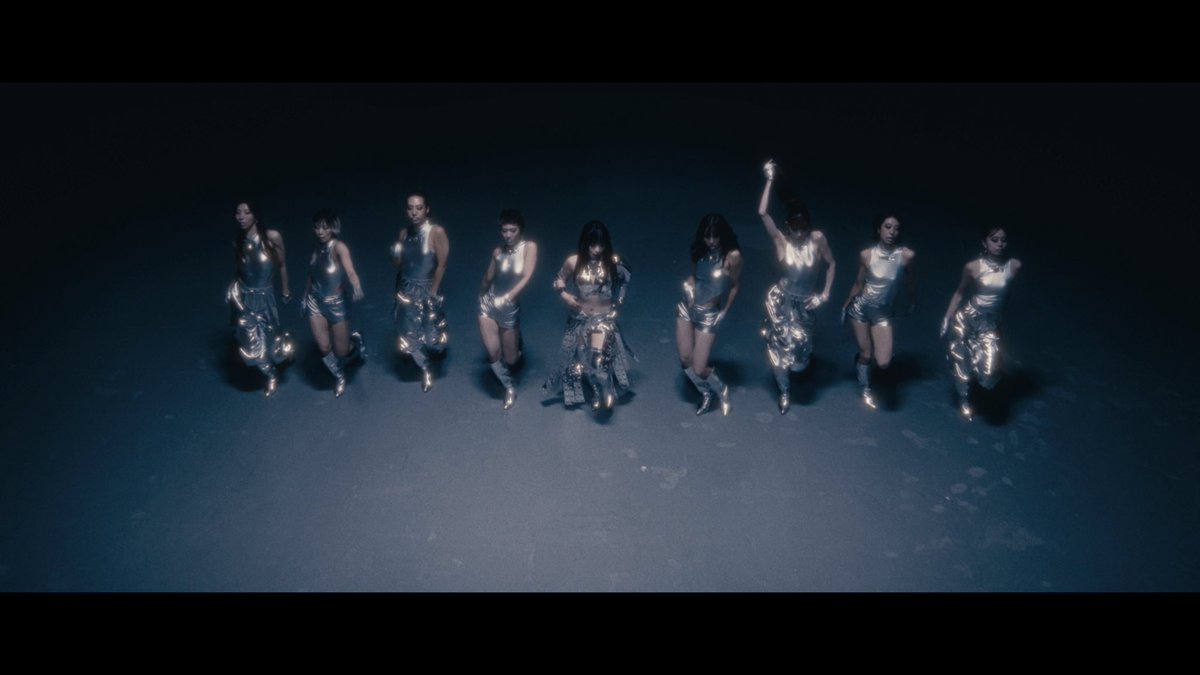 『Borbolett』MV 横並びのこのシーン女戦士が戦場に繰り出すみたいな感じでメチャアガるの。 撮影しててすっごい楽しかった✨❤️🔥 #MARiA_Borboletta #メイリア_新曲 #TikTok