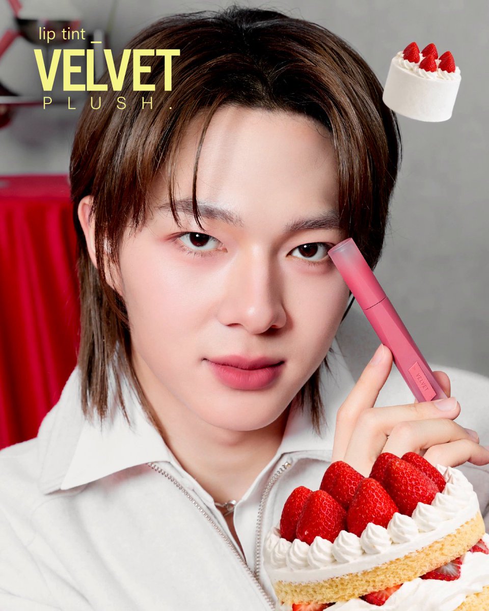 นานานุคนไหนรออยู่ เตรียมกรี๊ดได้เลย! เฉดใหม่ที่นุนิว NuNew เลือกจาก Velvet Lip Tint Plush คอลเลกชัน Velvet Strawberry Shortcake คือ… FEVER MOOD! 🔎🍓 ชมพูคอรัลสดใสที่เห็นแล้วเข้าใจเลยว่าทำไมถึงเป็น NuNew’s Pick! ทาแล้วช่วยเติมความไบรท์ให้ลุคแบบกำลังดี จะสาย Warm หรือ Cool ก็หยิบมาใช้ได้ทุกวัน น่ารัก สดใส และมีเสน่ห์แบบนุนิวสุดๆ ☺️ พบกับ FEVER MOOD และอีก 2 เฉดสีใหม่จาก Velvet Lip Tint Plush ใน Strawberry Shortcake Limited Collection วางขายพร้อมกันแล้ววันนี้! ที่ 3CE Online Official Stores ทุกช่องทาง ทั้ง Shopee, Lazada และ TikTok Shop 🛍️ ตามมาช้อป NuNew’s Pick เฉดใหม่ล่าสุดได้ที่ #VELVETSTRAWBERRY #VELVETLIPTINTPLUSH #NuNew #NanaNu #3CELIPMUSE #3CETH