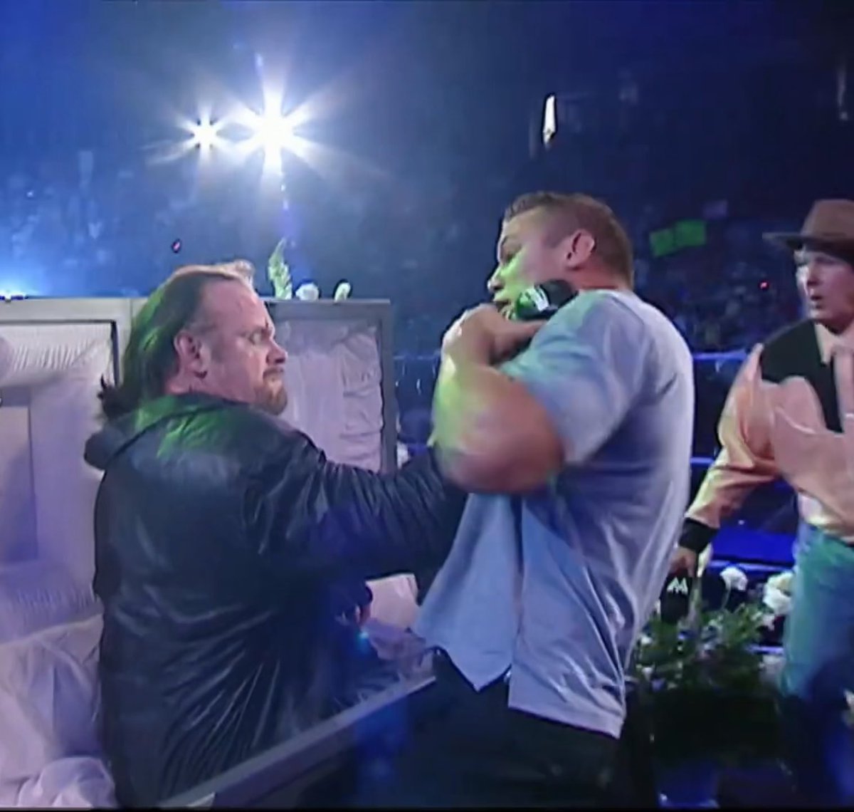 WE HAVE TO TALK ABOUT HOW GREAT THIS ORTON AND TAKER FEUD WAS MAN 😭 The way the crowd absolutely freaked out when The Undertaker opened his eyes was amazing. (2005)