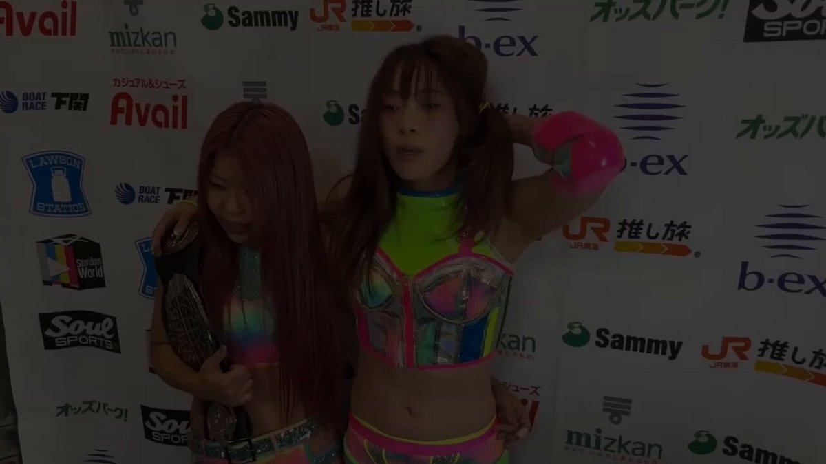 【9.23下関大会試合後コメント】 葉月「うちらがね、海外遠征行ってる間、5★STARがあって熱い熱い夏を制したのは…吏南。今日戦って、勢いをすっごい感じて、悔しかったよ。 今日は負けたけど、次当たるときは、もっと成長したフワちゃんで、もっと成長した姉弟タッグで当たれるように頑張っていきたいです。」 フワちゃん「『負けから成長を学ぶ』なんて、なんか臭くて言いたくないですけど、この負けをちょっと無駄にしたくないなと思います。まだまだ修行足りてないですし、この遠征1試合も無駄にしたくないです。またまた明日から頑張ります！」