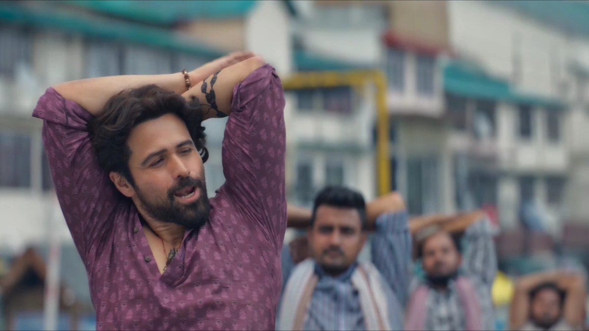 Emraan chasing a girl..lip-syncing to a Himesh Reshammiya banger..with that iconic walk? we are so back to school days.