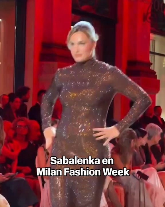 Aryna Sabalenka caminó por la pasarela en la Semana de la Moda de Milán. 🤩 (vía arynasabalenka/IG)