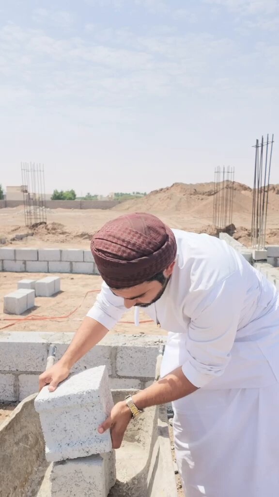 ✨ مشروع بناء مسجد الودود | ولاية بدية ( الغبّي ) ساهم في بناء بيت من بيوت الله، واجعل لك صدقة جارية يمتد أثرها بإذن الله 🕌🤍 📍 تفاصيل المشروع: * المساحة الأرض: 5839.6 متر مربع * السعة: يتسع لأكثر من 950 مصلياً (تمهيداً لتحويله مستقبلاً إلى جامع) * الملحقات: منارة في الركن الشمالي الشرقي ومصلى للنساء. 📌 المراحل المتبقية حتى الافتتاح: 1️⃣ أعمال الأساسات والهيكل الخرساني 2️⃣ بناء الجدران والقواطع 3️⃣ سقف المبنى والعزل 4️⃣ الأعمال الكهربائية والسباكة والتمديدات 5️⃣ أعمال التشطيبات الداخلية (البلاط، الدهان، الأراضيات) 6️⃣ أعمال الواجهات الخارجية والساحات والمواقف 7️⃣ تأثيث وتجهيز المسجد (السجاد، الصوتيات، الإنارة) 8️⃣ الفحص النهائي والافتتاح بإذن الله 💳 للمساهمة والدعم: * بنك صحار الإسلامي: 71301011060001 * عبر الهاتف (المرتبط بالحساب): 77554272 «وَمَا تُنْفِقُوا مِنْ خَيْرٍ فَإِنَّ اللَّهَ بِهِ عَلِيمٌ» ✨