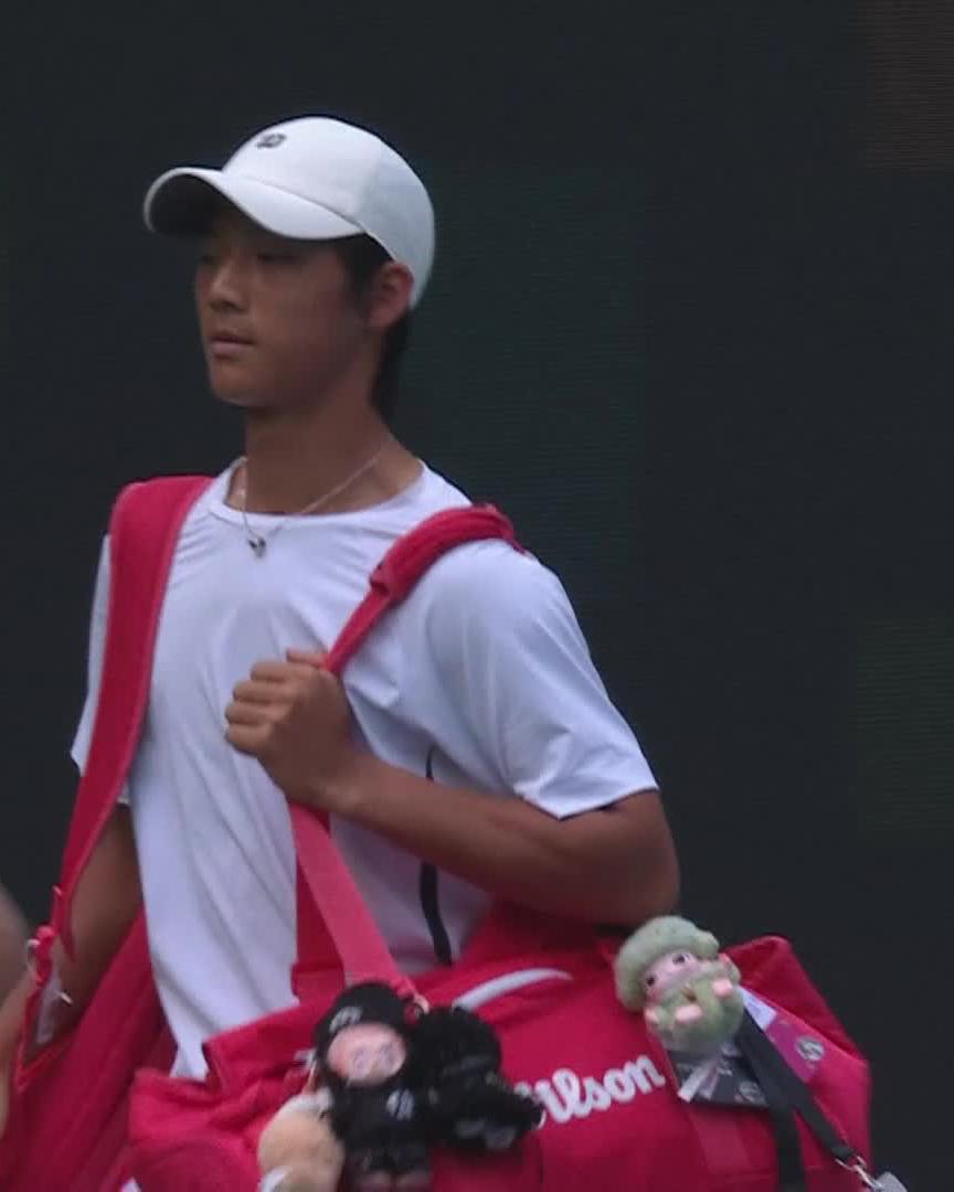 An ATP Tour debut in Chengdu 📣 17 year-old Jia Hu steps onto court for the first time as he takes on Vit Kopriva #ChengduOpen