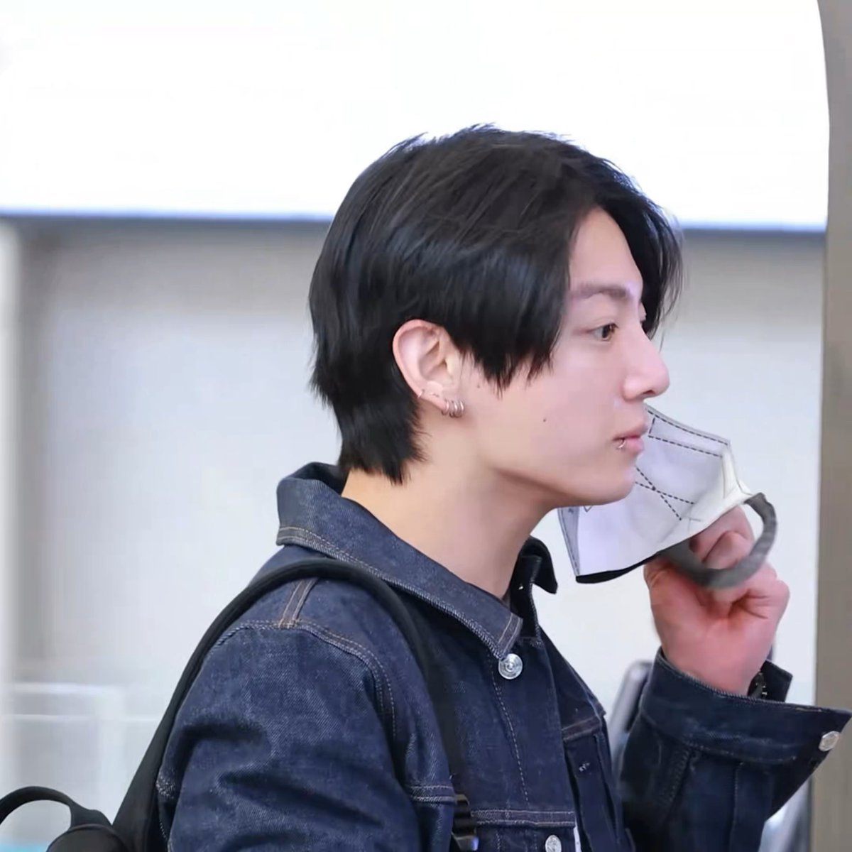 bare faced jungkook in full calvin klein ♡