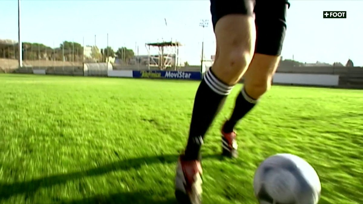 TUTO "Comment faire une bonne roulette" selon Zinédine Zidane 🪄 Le nouveau sélectionneur de l'Équipe de France livre les secrets de son geste signature dans Histoire de Champions, maintenant disponible sur CANAL+ 🖥️