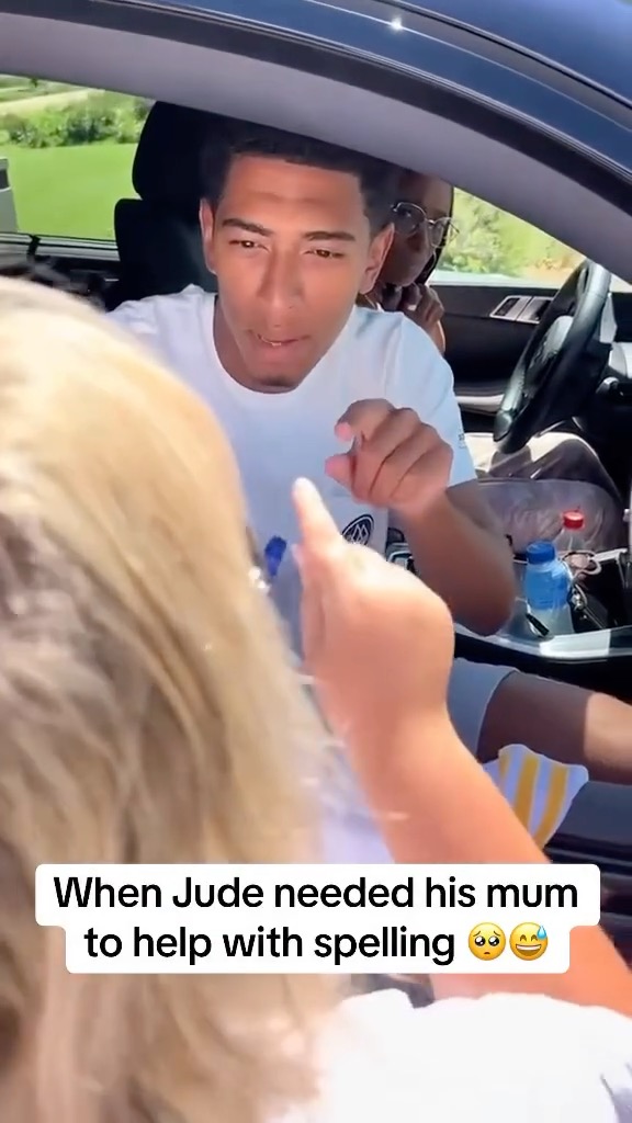 When Jude Bellingham needed a bit of help with his spelling 😅 (via henrygr126)