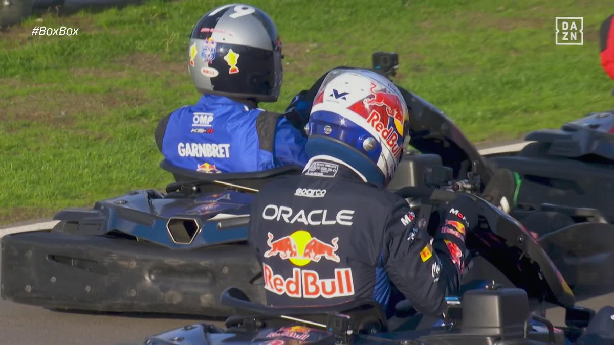 Nah, esta competición es una pasada 😍 Max Verstappen vs 100 karts 🧐 #BoxBox