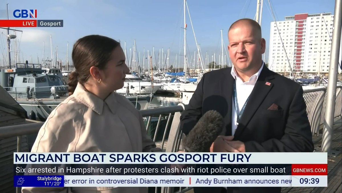 Reform UK's Cllr Paul Carter addresses last night’s peaceful protest in Gosport. 👇