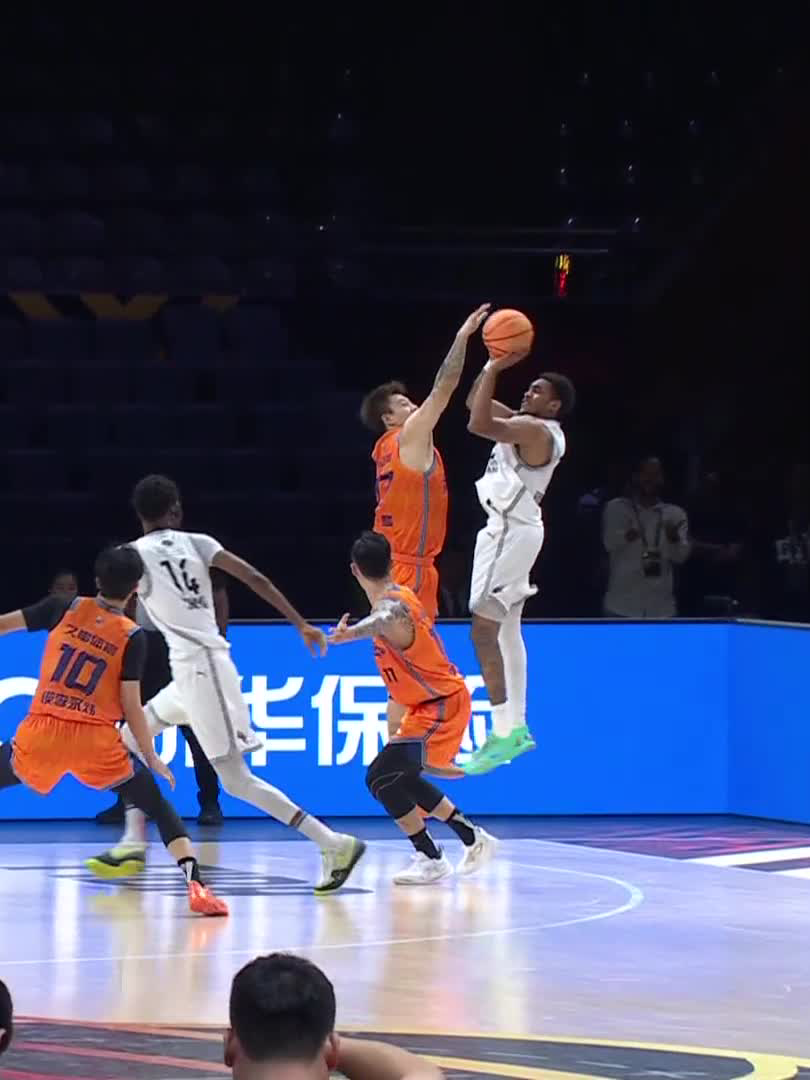 SECOND ON HIS JERSEY FIRST IN OUR HEARTS RANDALL II SENDS IT TO OT!!! 💥💥 #IntercontinentalCup