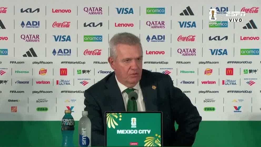 🎓 Tras haber dirigido a México en la última Copa del Mundo, Javier Aguirre fue presentado como nuevo DT de Valencia, y es imposible no recordar este espectacular momento que dejó en la conferencia de prensa post victoria sobre Ecuador en los 16avos de final. 🤣🥃