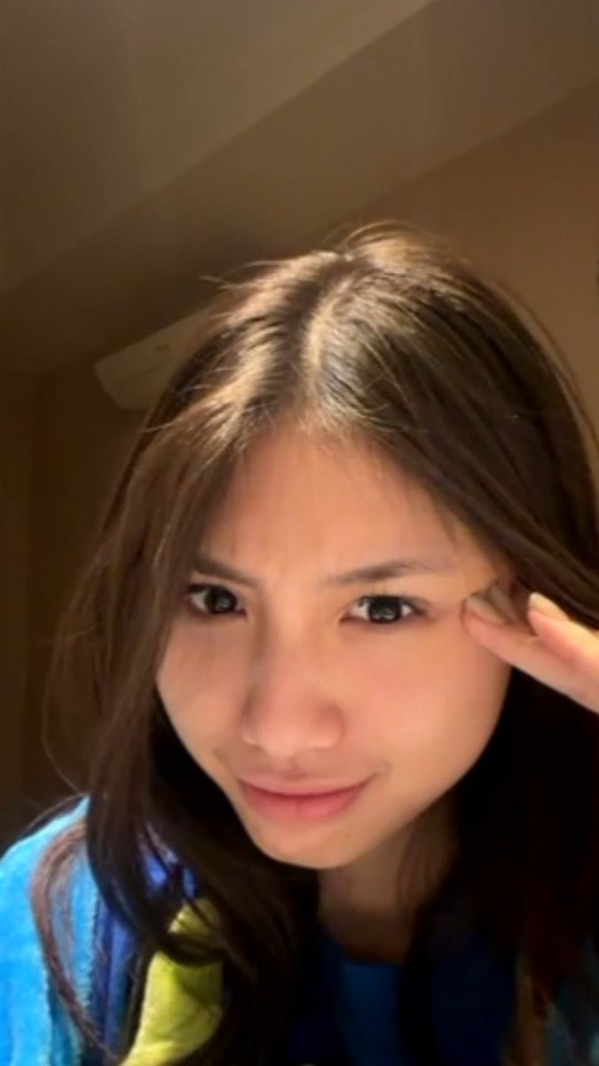🗣️ : bukannya kamu dulu sering minum kopi? michie : engga aku ga pernah minum kopi,kamu salah inget sumpah, kamu mikirin perempuan yg mana? aku ga minum kopi lohhh😼 michelle alexandra