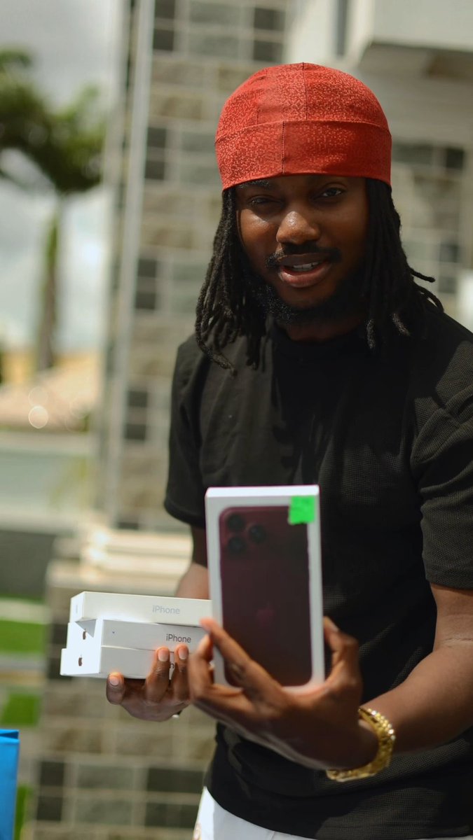 I just got the new iPhone 18 Pro Max, so I’ve decided to give back to my community and support your trading journey. I’m giving away four iPhone 18 Pro Max 1TBs and two MacBook Airs completely FREE! All you have to do is follow me here and on TikTok, like and retweet this video, and tag 5 friends in the comments. One of the blessings that comes with being a profitable trader. Worldwide. Who’s taking one?