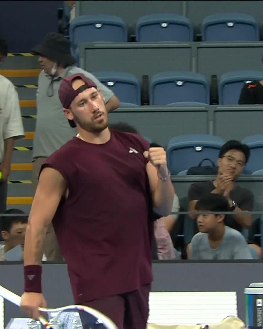 A winning debut in Hangzhou! 🇫🇷 Jacquet defeats Vukic 7-6 3-6 6-3 and books his place into round 2! #HangzhouOpen