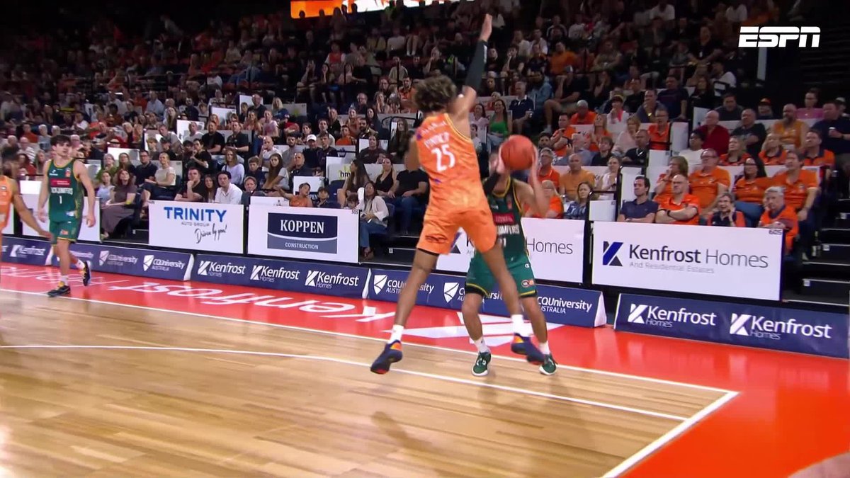 Foul or no foul? Derek Rucker and Pete Hooley have their say on this play late in the game.