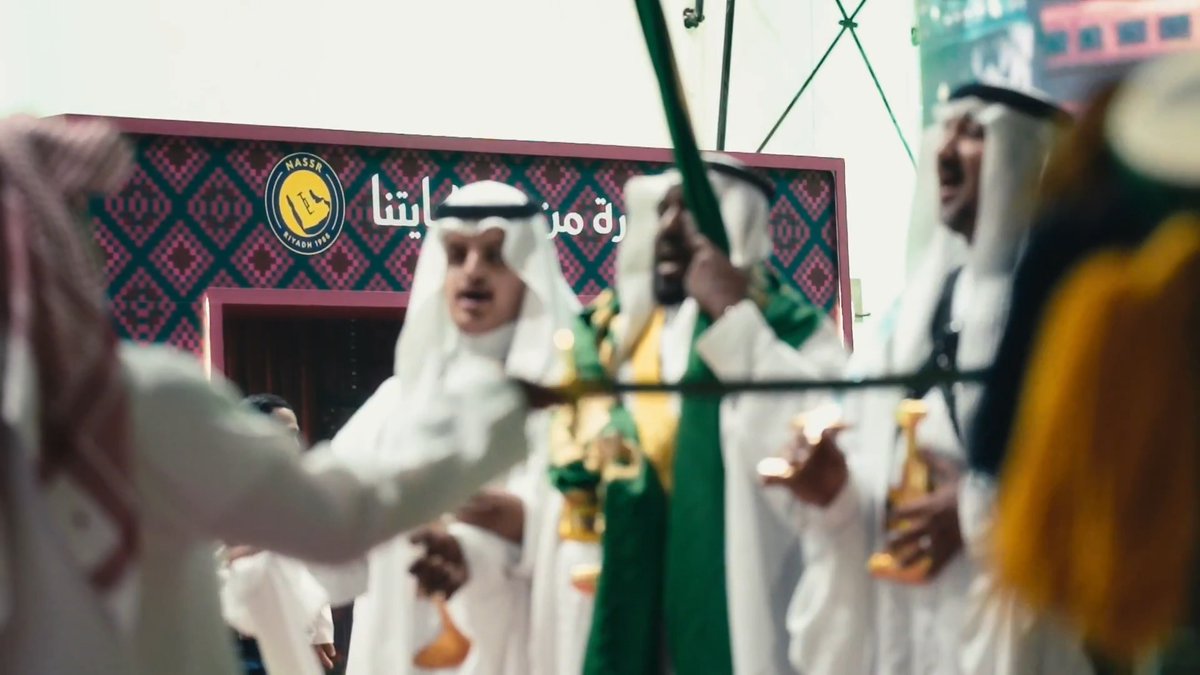 بين انتمـاءٍ وحبّ .. وتضحياتٍ و ولاء بطِباعنا وهمّتنا وطموحاتنا … نعتزّ في وطنٍ نسابق فيه الأحلام 💚 #اليوم_الوطني_السعودي | #عزنا_بطبعنا