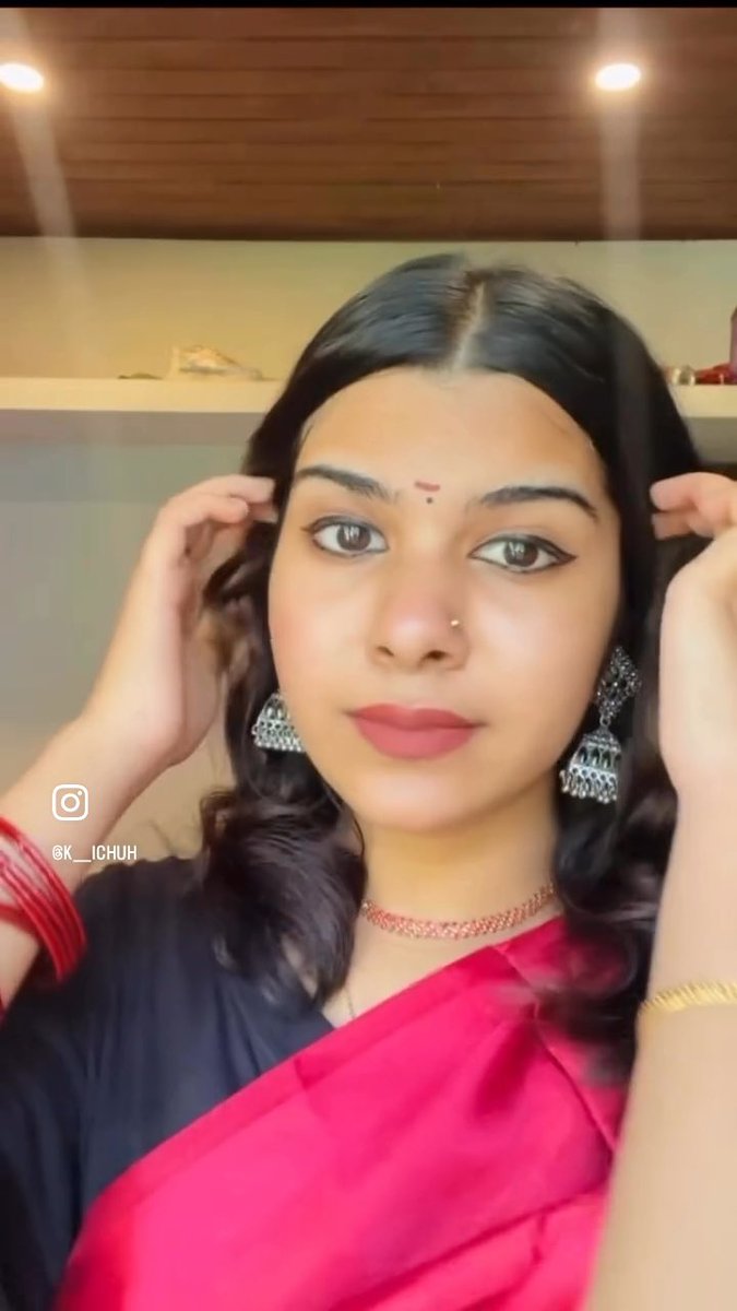 Kerala muslim girl Asna about her Hindu husband Kichu who works in construction to fund her education. They got married in the age of 18.