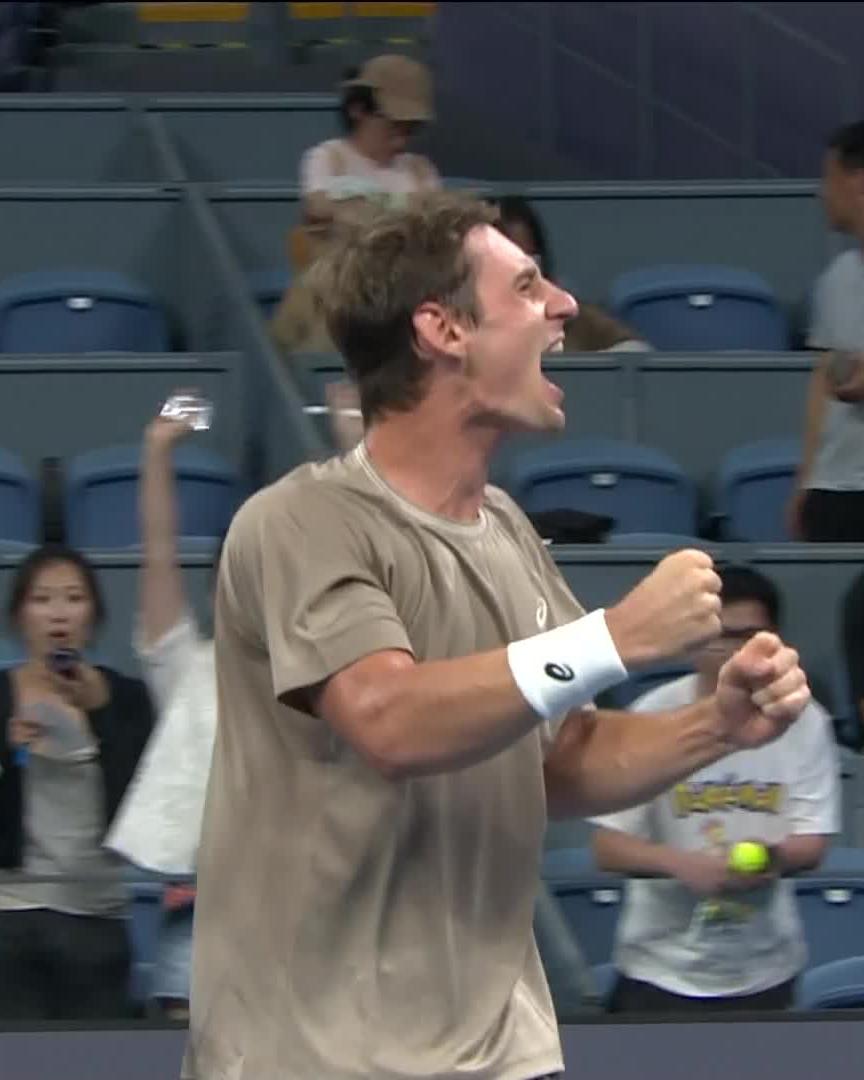 Royer gets the job done 🇫🇷💪 The Frenchman defeats Walton 6-3 6-4 and sets up a second round meeting against No.1 Seed Medvedev! #HangzhouOpen
