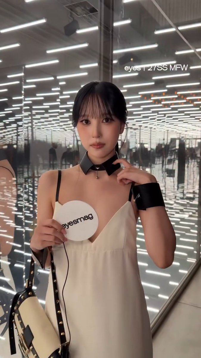 MINA PULLING HER COLLAR MY GOD??