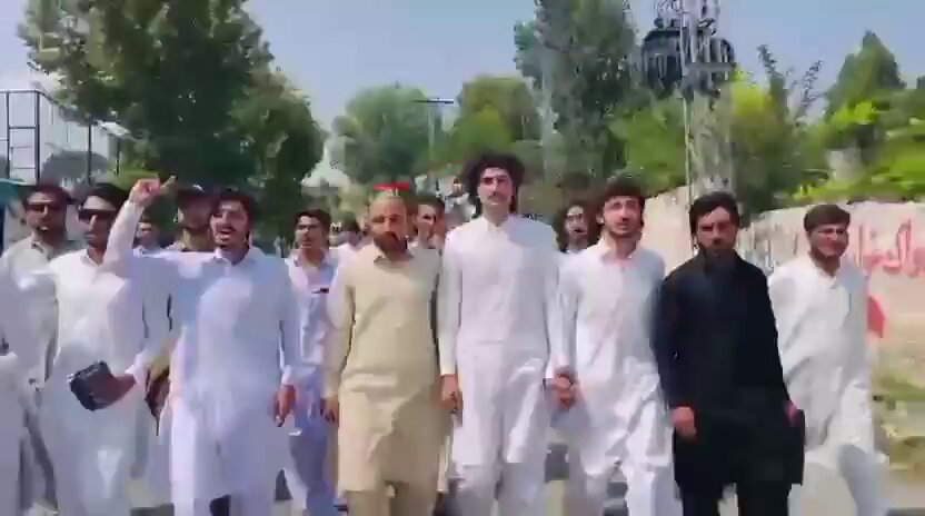 #PAKWatch🇵🇰: Today, THOUSANDS took to the streets of Swat to DEMAND THE IMMEDIATE RELEASE OF IMRAN KHAN AND HIS FAMILY. PAK = MILITARY RUNS THE SHOW = 3RD WORLD. FREE IMRAN KHAN.