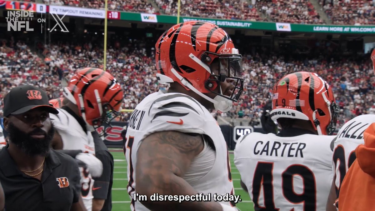 "4th and 1 and they run up the middle? That is so disrespectful." Don't test Dexter Lawrence II “Sexy Dexy” 🤫 Inside the NFL Week 2 Mic'd Up on X