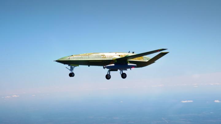 "Yee-haw, she's airborne!" The first U.S. Navy MQ-25A Stingray™ takes flight. We've explored how the Stingray is built and tested. Now, watch it take to the sky for the first time in the final part of our four-part series. Part 4: A New Era in Naval Aviation Takes Flight Climbing to new heights.
