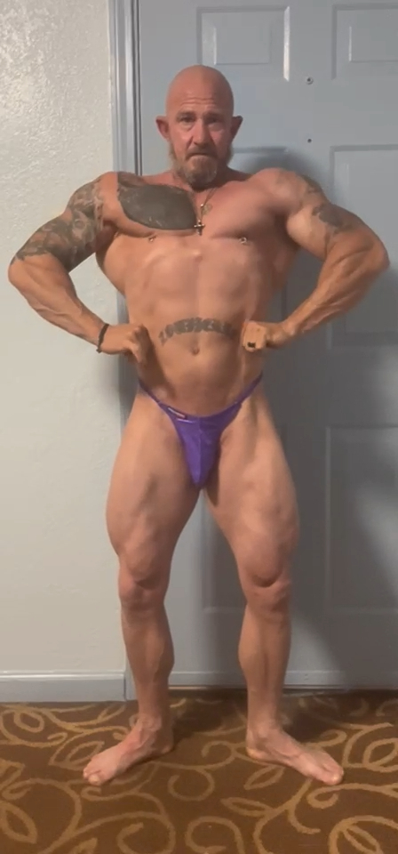FITTING CHECK: KEVIN Kevin is putting his Muscle Potential posing suit to work! The purple pops, and the narrow sides keep his quads in full view. From this video, the front sits neatly and the gathered back follows his glutes without looking loose. Looking strong, Kevin!