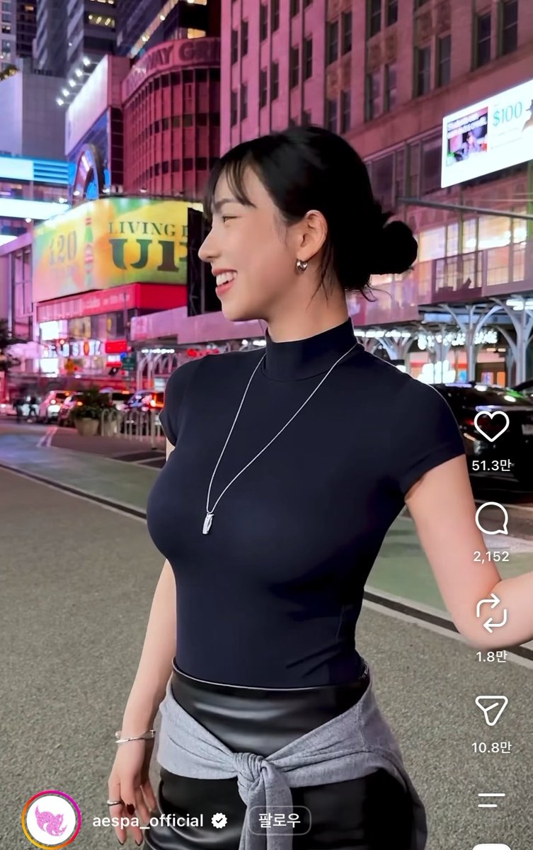 카리나가 입은 브라처럼 저런 쫄티를 입어도 브라의 형체가 보이지 않으면서 가슴을 단단하게 잘 받쳐주는 브라 정보가 너무 궁금해 ...