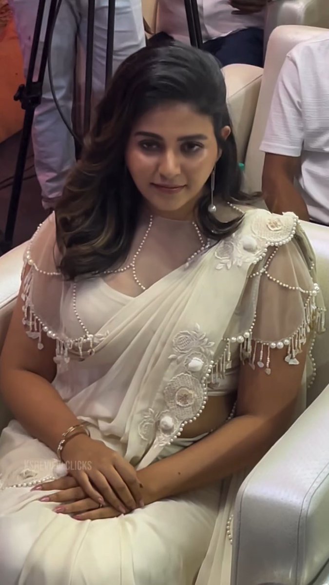 Anjali at the Yezhu Kadal Yezhu Malai Movie Pre-release Event 🤍 #Anjali