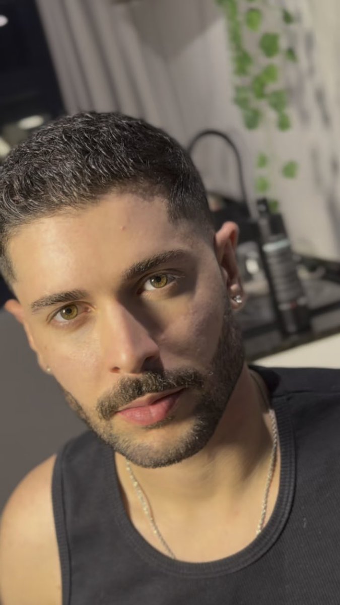 Cabelo e barba é a maquiagem do homem né??