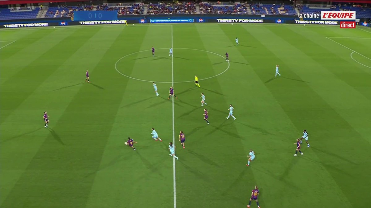 C'est parti pour le premier match de Ligue des champions de la saison du Paris FC face au FC Barcelone ! Le direct : #lequipeFOOT