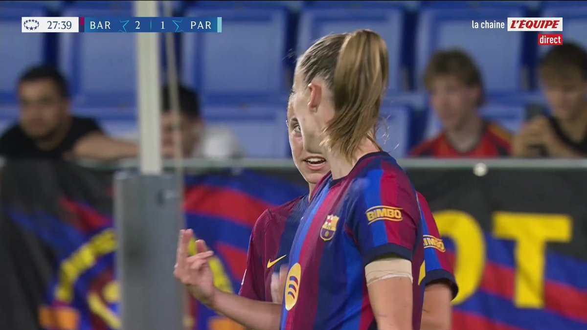 ⚽ Oubliée au marquage, Clara Serrajordi conclut sur corner et donne l'avantage au Barça face au Paris FC ! #lequipeFOOT