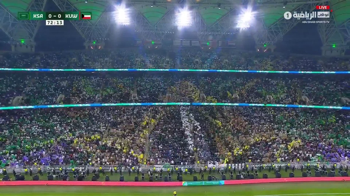 🚨🚨🚨🚨🚨🚨🚨🚨🚨🎥 شـاهـد: تيفو جماهير المنتخب السعودي بتعليق فارس عوض 🥶💚💚💚💚💚💚💚